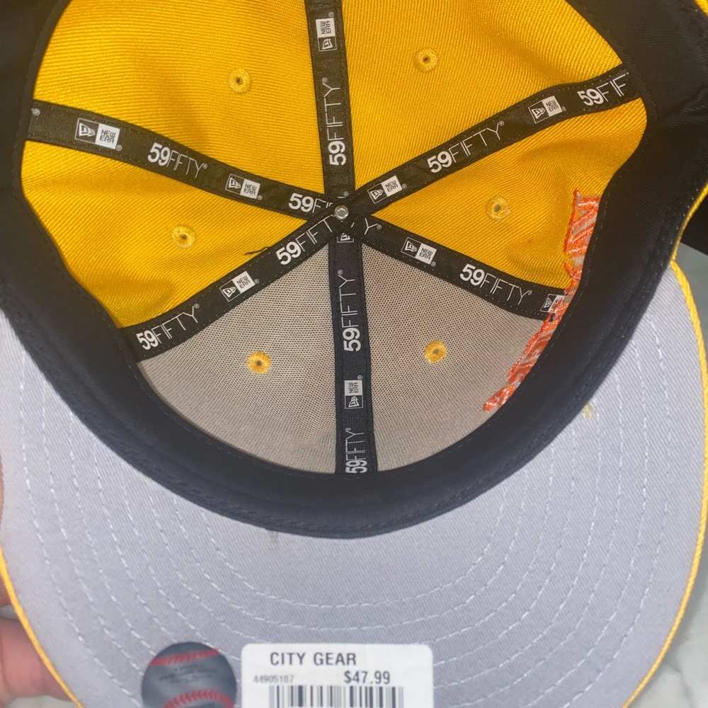 New York Yankees New Era 59FIFTY fitted hat. Size 8. - Picture 4 of 5